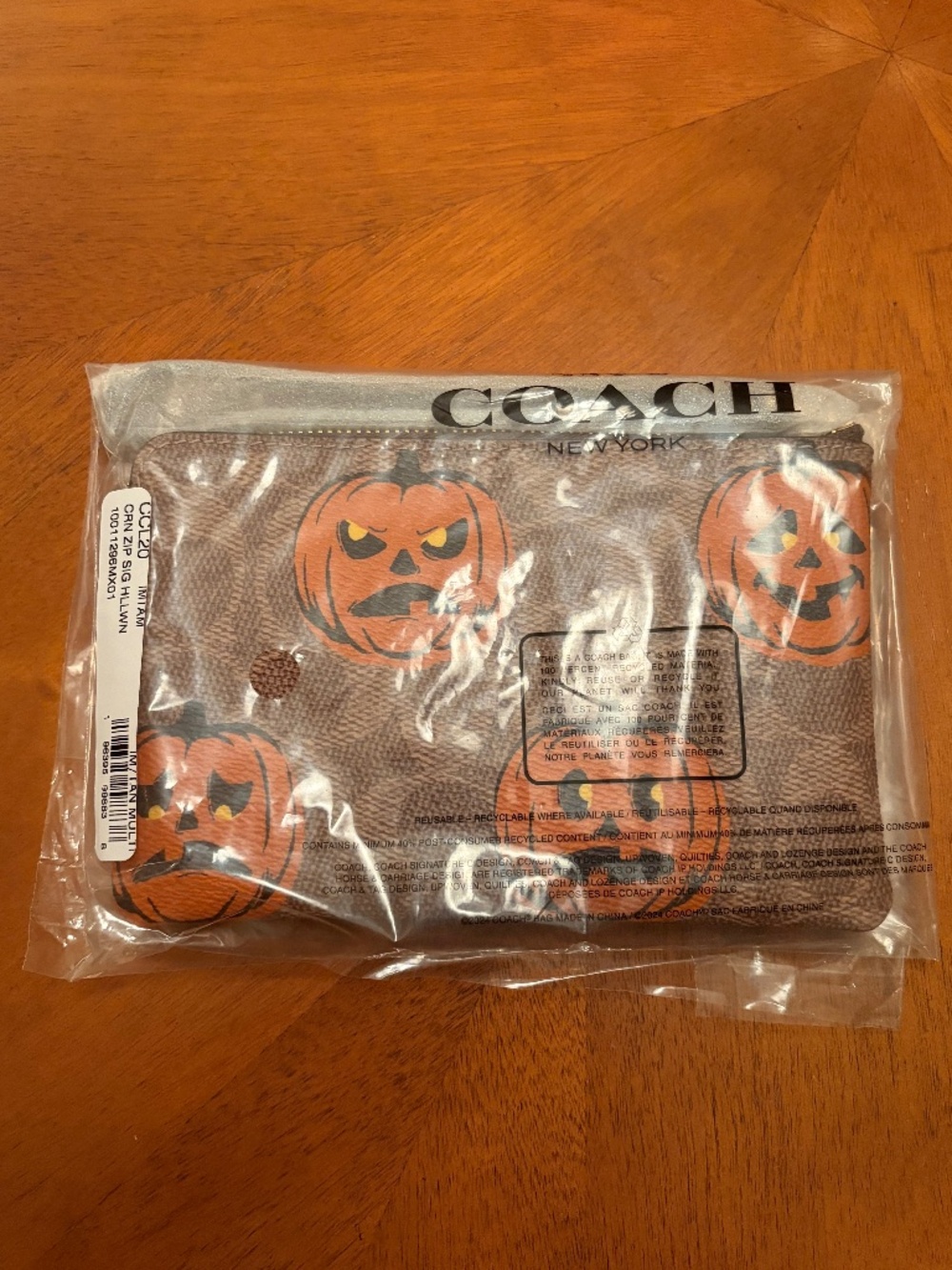 ๐ COACH HALLOWEEN Pumpkin Wristlet - NWT - Picture 7 of 8